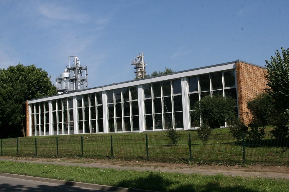 Exterior view of the swimming pool hall // &copy; Sabrina Wittkopf-Schade
