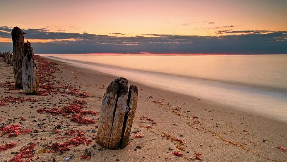 Czas wolny na północnym wschodzie: spacer po plaży nad Morzem Bałtyckim - tak jak tutaj na plaży w Kägsdorf - daje osobom szukającym relaksu odpoczynek od codzienności., © TMV/Allrich
