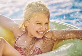 Girl in swimming ring // © Pocha Burwitz Girl in swimming ring // © Pocha Burwitz