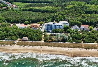 Exterior view of the Upstalsboom Hotelresidenz & SPA K&uuml;hlungsborn, &copy; Upstalsboom Hotelresidenz & SPA K&uuml;hlungsborn