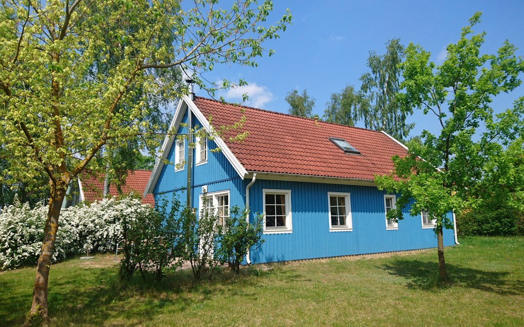 Kleurrijke vakantiehuizen, sommige met open haard, © Juliane Duwe / Müritzparadies GmbH