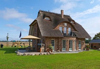 &copy; P. Dombrowski