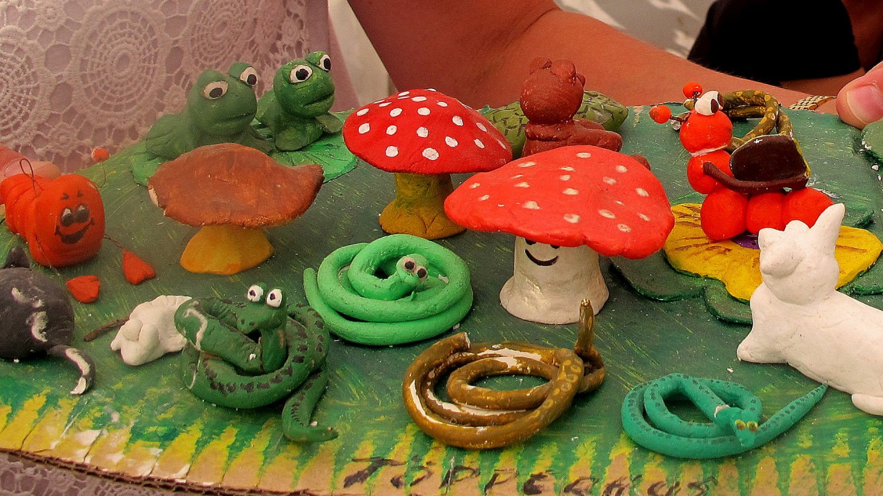 Variety of figures Pottery with children, &copy; Kurverwaltung Ahrenshoop &middot; Foto Andrea Kr&uuml;ger