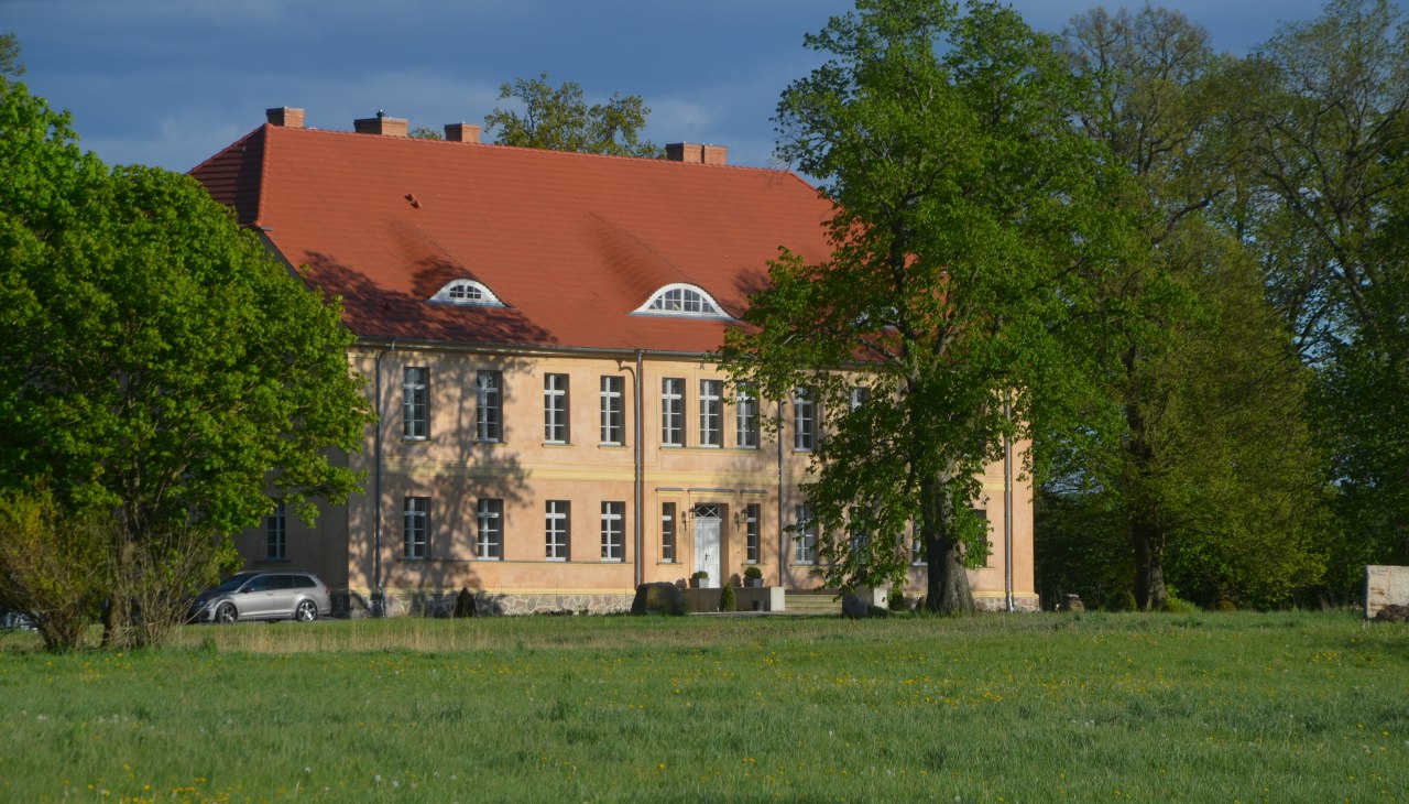 Vooraanzicht van het landhuis, © Annkatrin Rabe