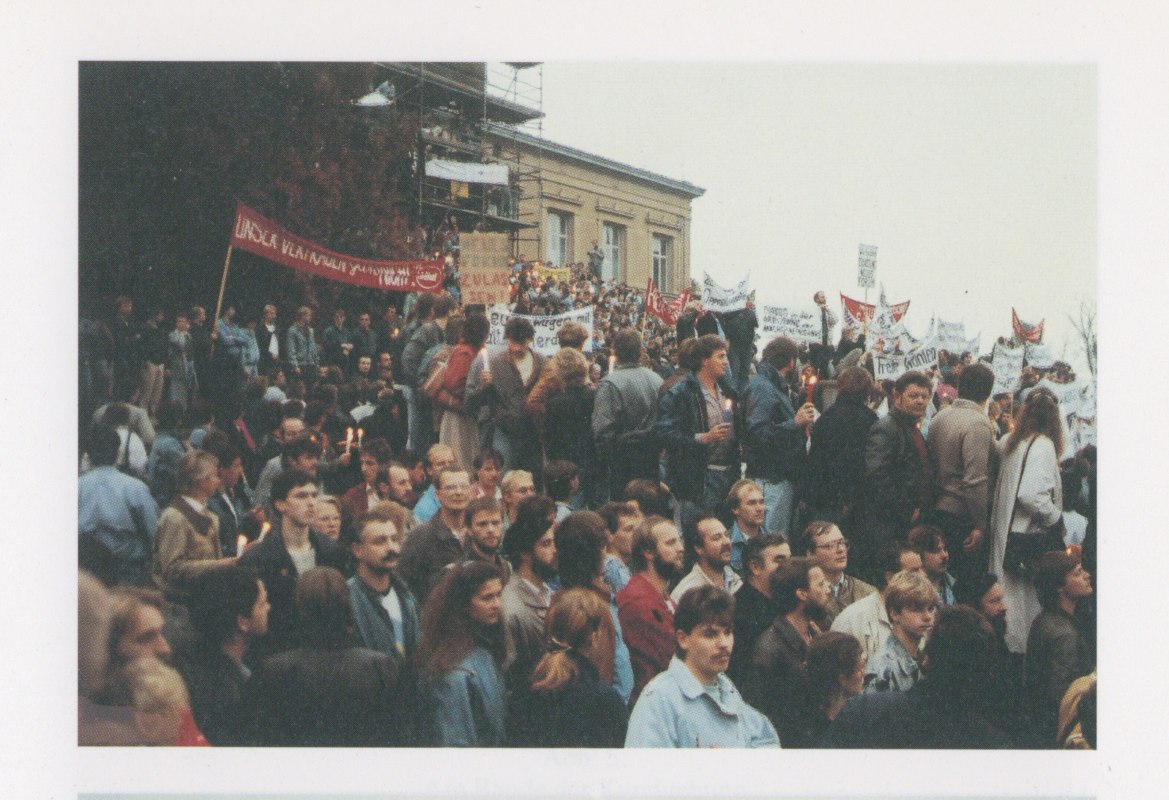 The photo shows the demonstration at the Alter Garten on October 23, 1989. // © Volker Jennerjahn The photo shows the demonstration at the Alter Garten on October 23, 1989. // © Volker Jennerjahn