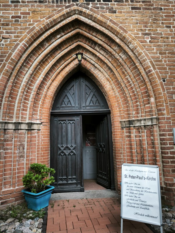 Entrance to the Teterow City Church, Koch // © J.Koch Entrance to the Teterow City Church, Koch // © J.Koch