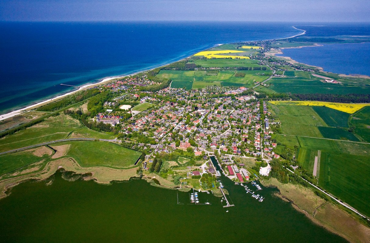 Swante Wustrow - Holy Island - Haal diep adem op Fischland, © Voigt & Kranz UG Swante Wustrow - Holy Island - Haal diep adem op Fischland, © Voigt & Kranz UG