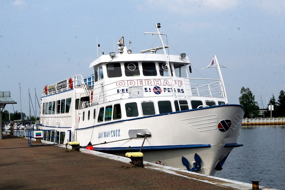 Passenger ship of the Oderhaff shipping company Peters // © Sabrina Wittkopf-Schade Passenger ship of the Oderhaff shipping company Peters // © Sabrina Wittkopf-Schade