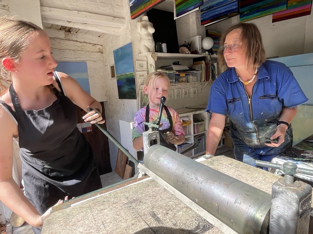 Each prints six of their own graphics in different colors // &copy; Ute Laux