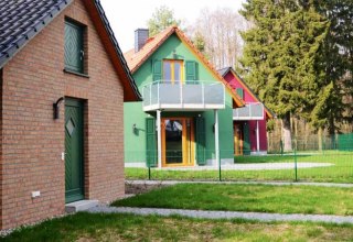 Twee comfortabele vakantiehuizen met gedeeld saunahuis, © little garden Ferienhäuser