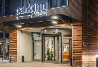 De ingang van het Park Inn by Radisson Wismar // © park inn by Radisson Wismar De ingang van het Park Inn by Radisson Wismar // © park inn by Radisson Wismar