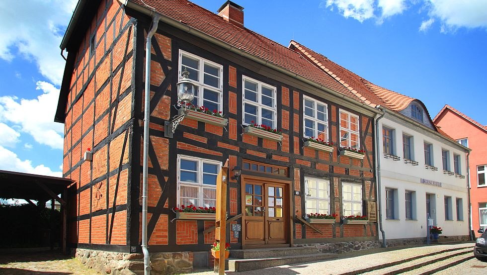Najstarszy zachowany dom z muru pruskiego w Tessin, dom młyński, jest siedzibą lokalnego muzeum historycznego // &copy; VOM/ Danny Gohlke
