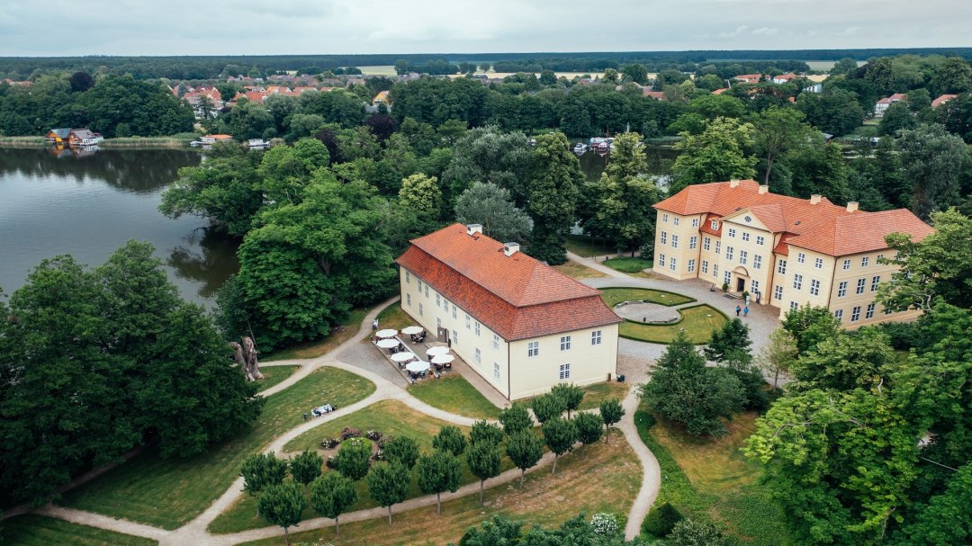 Zamek i Pałac 3 Królowych na wyspie zamkowej Mirow_1-min, © TMV Gänsicke