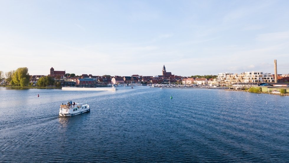 Haveningang van Waren (Müritz) in het Mecklenburgse merengebied // © MV-T/Witzel Haveningang van Waren (Müritz) in het Mecklenburgse merengebied // © MV-T/Witzel