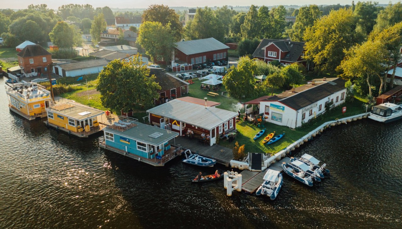 yXqDYrbRafgWgItqaTTq, &copy; AFL