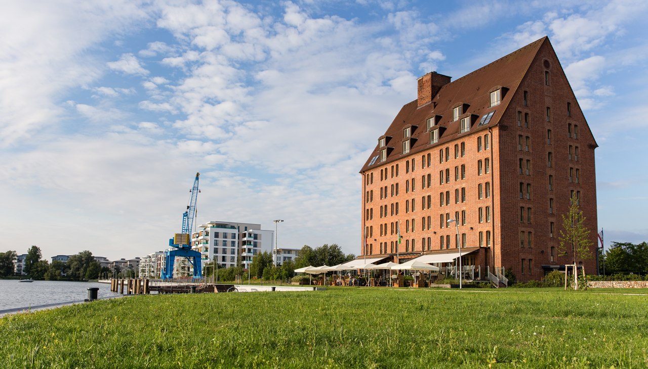 Exterior view of the hotel, &copy; Hotel Speicher am Ziegelsee