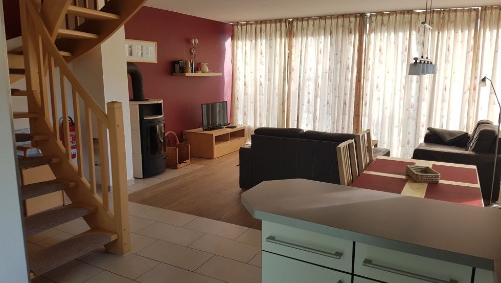 Woonkamer in vakantiehuis Quäkenpüker, © alpina Aktiengesellschaft Garten-, Landschafts-, Sportplatzbau Woonkamer in vakantiehuis Quäkenpüker, © alpina Aktiengesellschaft Garten-, Landschafts-, Sportplatzbau