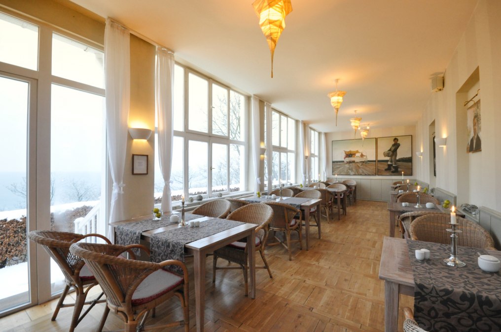 Glazed veranda in Panorama Hotel Lohme, © Matthias Ogilvie