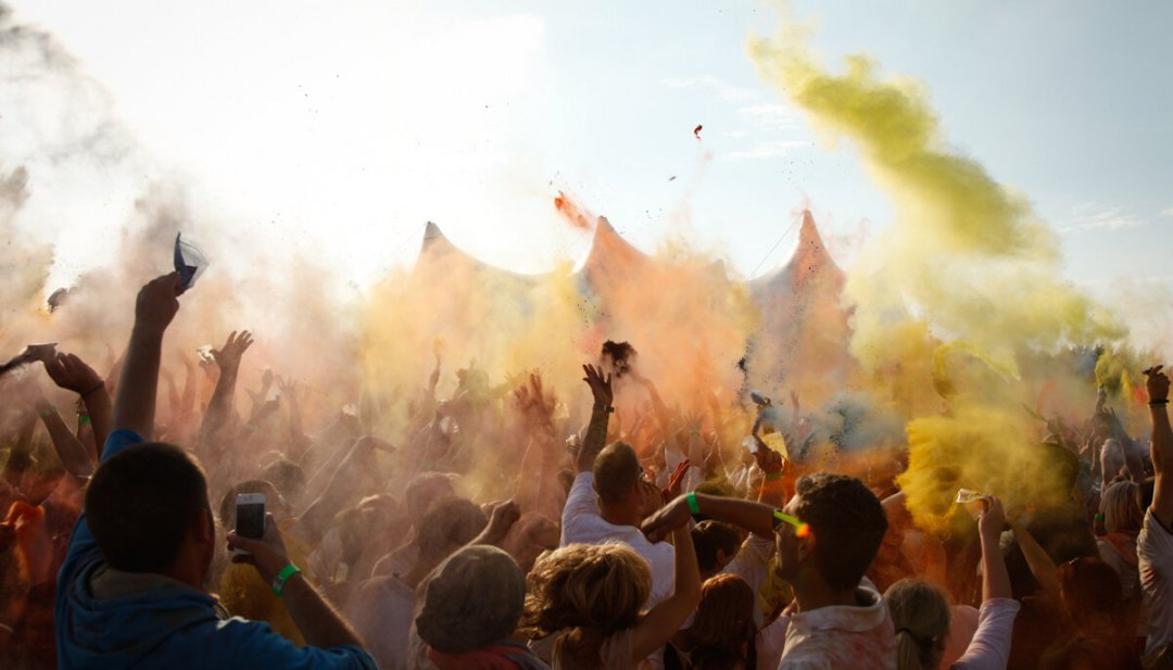 Het Holi Festival met felle kleuren in Rostock, dat oorspronkelijk uit India komt., © TMV/Manthey