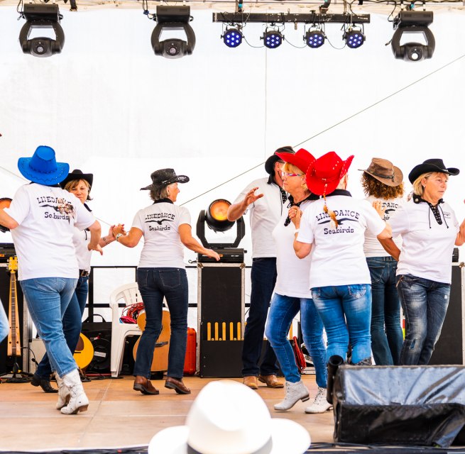 Line Dance unter freiem Himmel // © TuK Line Dance unter freiem Himmel // © TuK