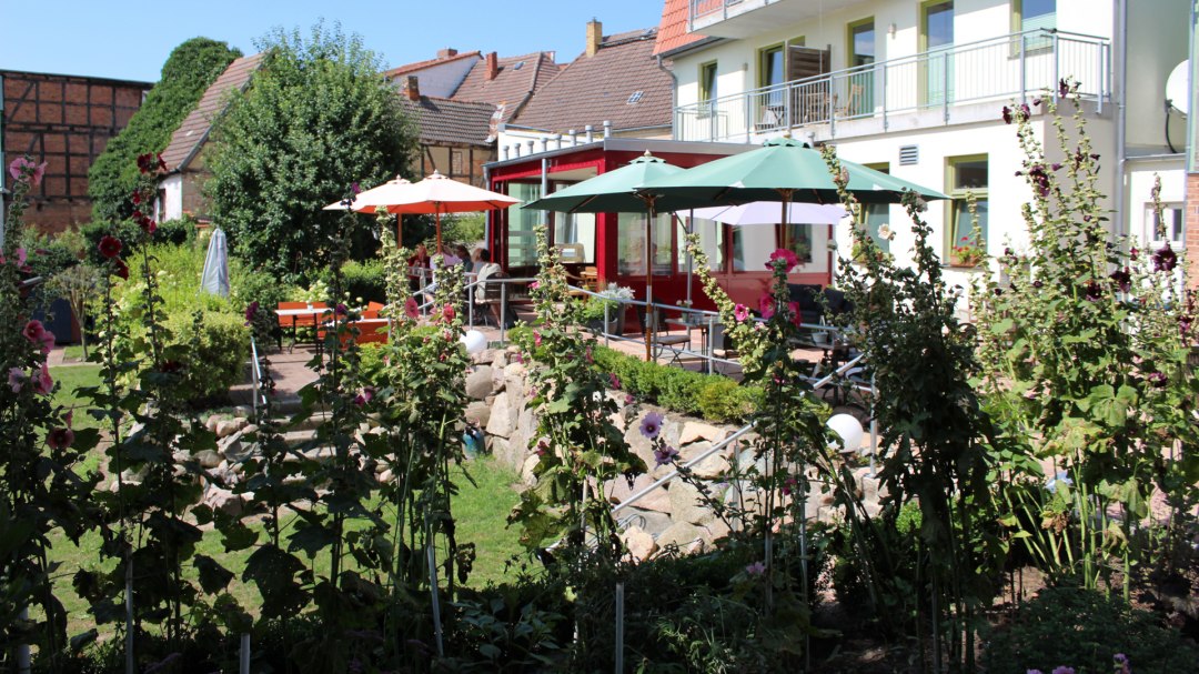 Restauracja z tarasem, kawiarnia i bar, © cafe-wunder-bar