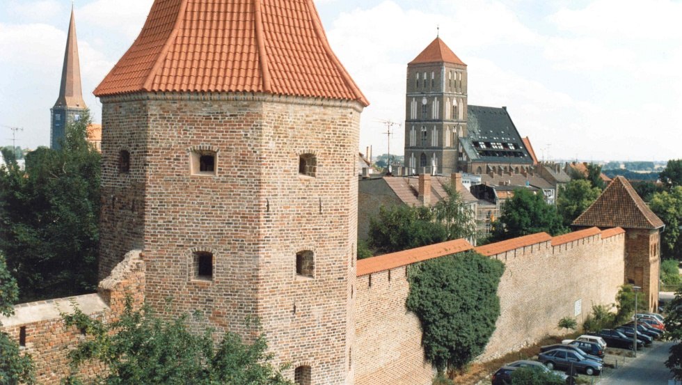 ramparts with St. Peter's and St. Nicholas churches in the background // &copy; Irma Schmidt