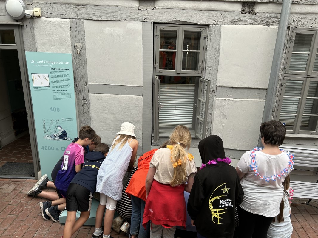 Mehl mahlen zum Sommerfest 2024 SW, &copy; Stefanie Wittassek