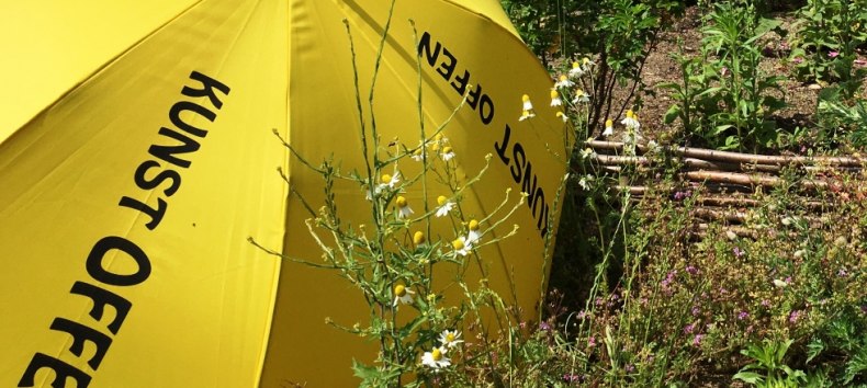 Yellow umbrella to art Open (symbolic image) // &copy; TV Mecklenburg-schwerin e.V.