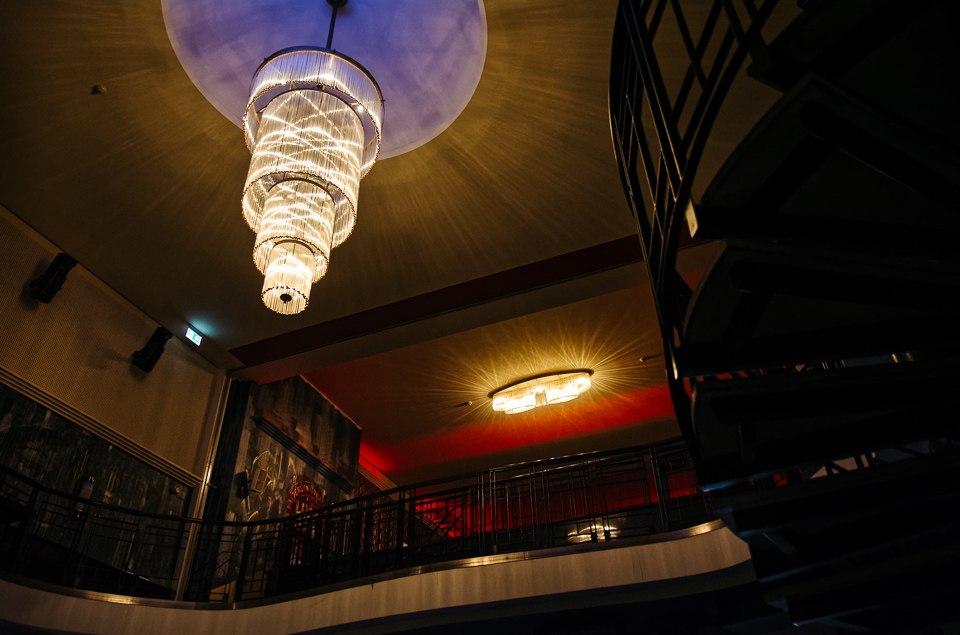 The chic and warm ambience of the " Theater of Peace ".(Photo: Andre Pristaff) // &copy; TDF/ Andre Pristaff