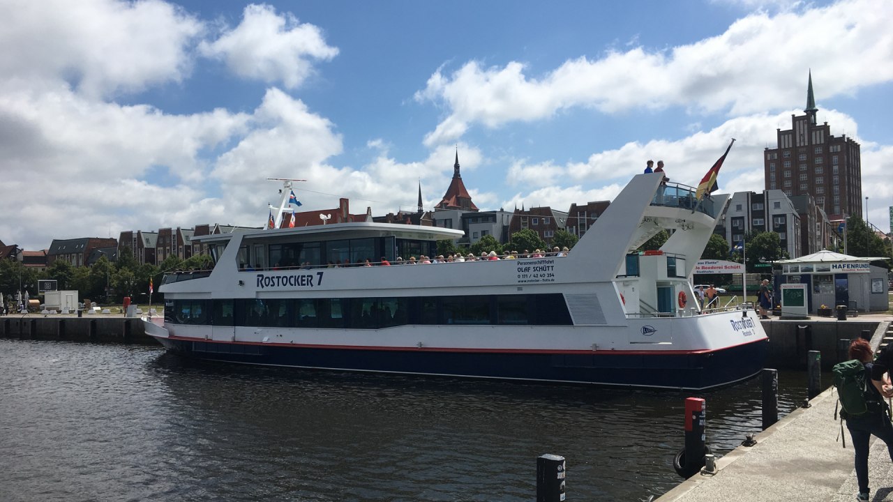 The flagship "Rostocker 7" at its berth in Rostock's city harbor. // &copy; Rostocker Flotte/Olaf Sch&uuml;tt