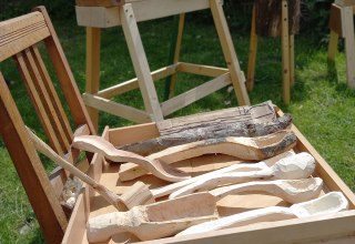 Carving spoons // &copy; Kulturhof Letschow e.V.