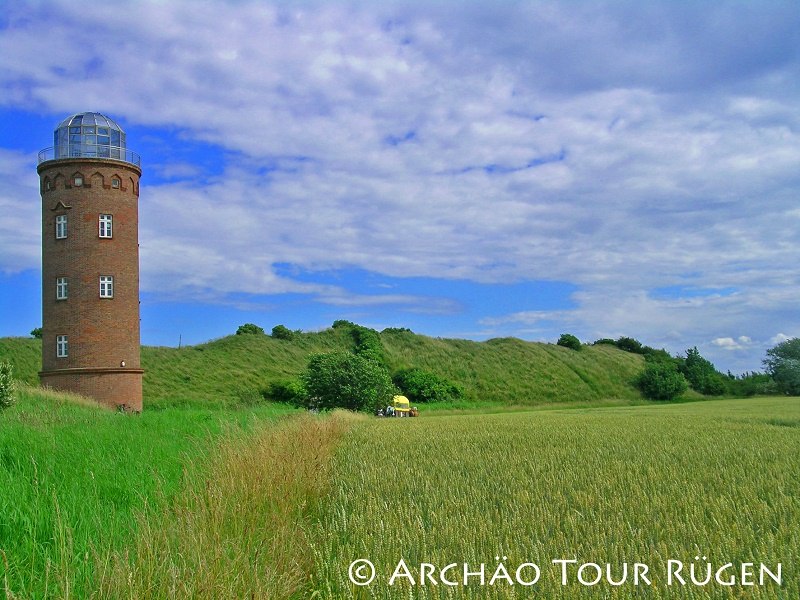 De overblijfselen van het voormalige kasteel Jaromarsburg liggen direct op de kliffen., © Archäo Tour Rügen