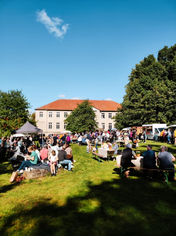Boerenmarkt in het landgoedpark Klocksin // © Isabel Höpner Boerenmarkt in het landgoedpark Klocksin // © Isabel Höpner