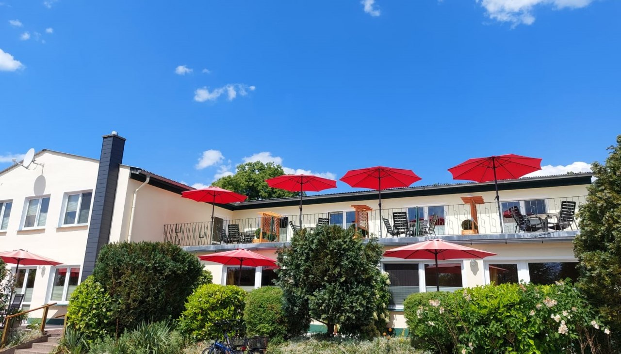 Widok z zewnątrz na Haus Seeblick Carwitz, &copy; Antje Rost