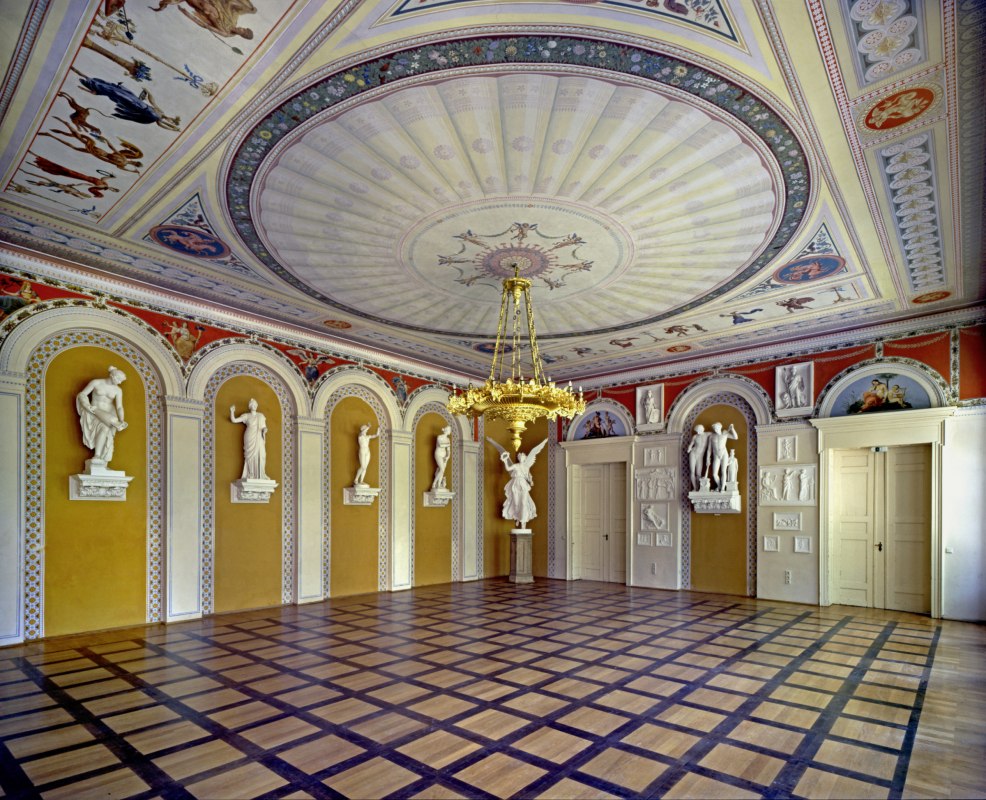 Uitzicht op de oranjerie in de paleistuinen van Neustrelitz // &copy; SSGK MV / Achim B&ouml;tef&uuml;r