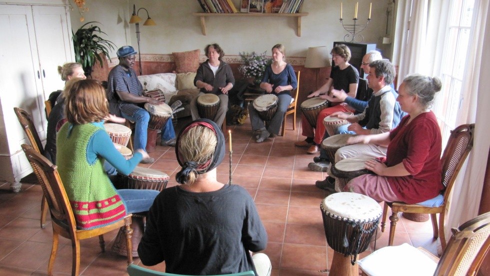 Je kunt Afrika live beleven tijdens drumcursussen van een uur, © Töpferei Blue Mango