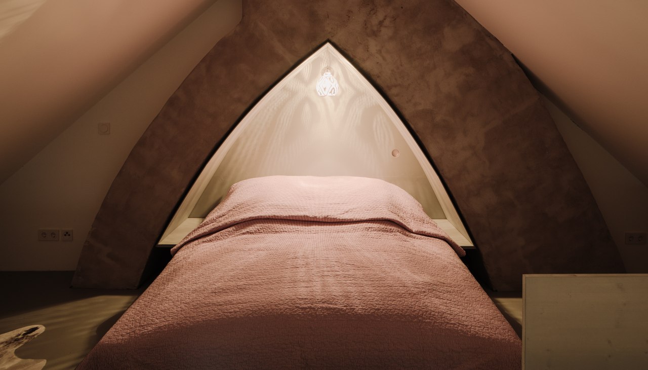 Sleeping area in the attic of one of the artist studios, © Gutshaus Hessenburg / Philipp Obkircher Sleeping area in the attic of one of the artist studios, © Gutshaus Hessenburg / Philipp Obkircher