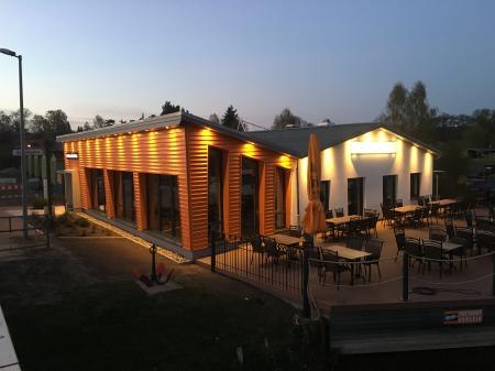 Zajazd w porcie, © Orlowski