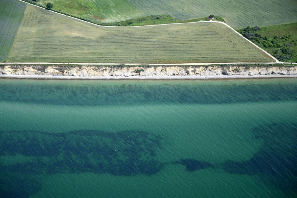 Gezicht in vogelvlucht op Hohes Ufer met uitzicht op de Bakelberg, © FALCON CREST AIR Gezicht in vogelvlucht op Hohes Ufer met uitzicht op de Bakelberg, © FALCON CREST AIR