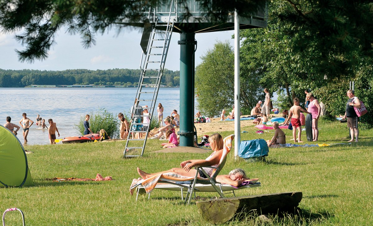 zonnebaden gazon-vieringen, © Waren (Müritz) Kur- und Tourismus GmbH zonnebaden gazon-vieringen, © Waren (Müritz) Kur- und Tourismus GmbH