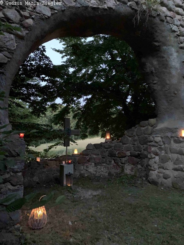 Pustynny kości&oacute;ł w Rambow, &copy; np-msk