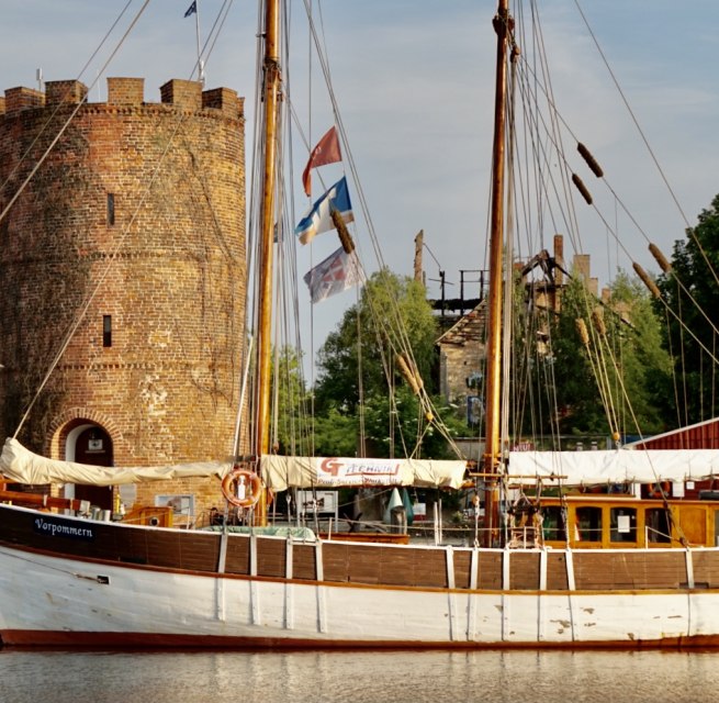 "Vorpommern" vor dem Fangenturm in Greifswald // © GMG/GUdrun Krüger "Vorpommern" vor dem Fangenturm in Greifswald // © GMG/GUdrun Krüger
