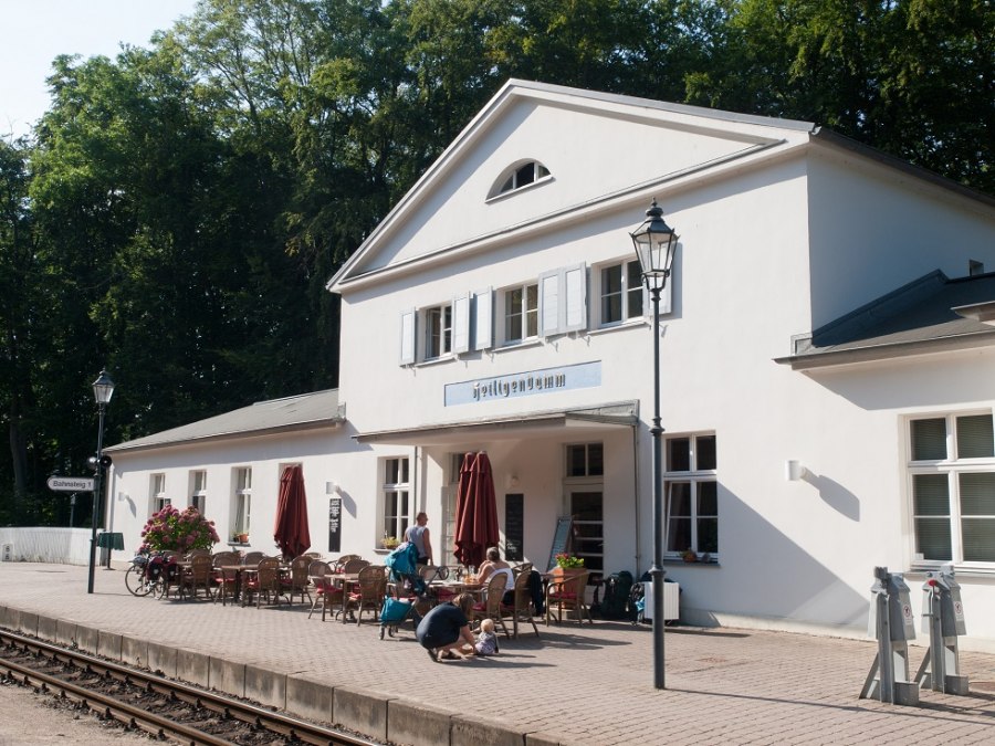 Spoorwegstation met sporen, © Frank Burger