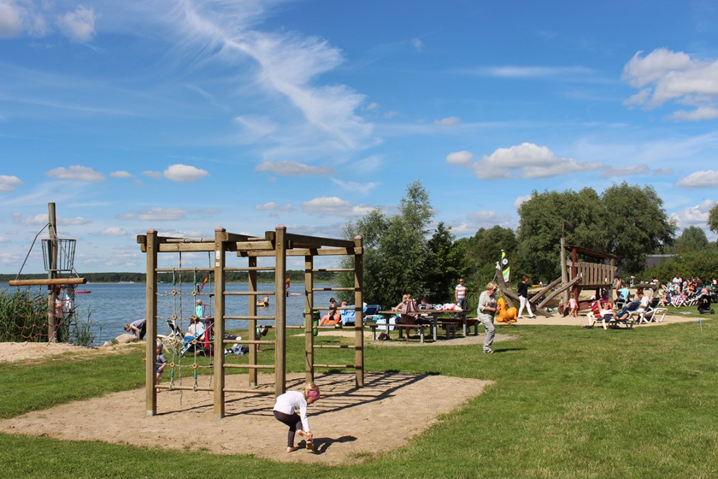 Mały plac zabaw w Untergoehren / Strandwiese / Badestelle, © Kur- und Tourismus GmbH Göhren-Lebbin