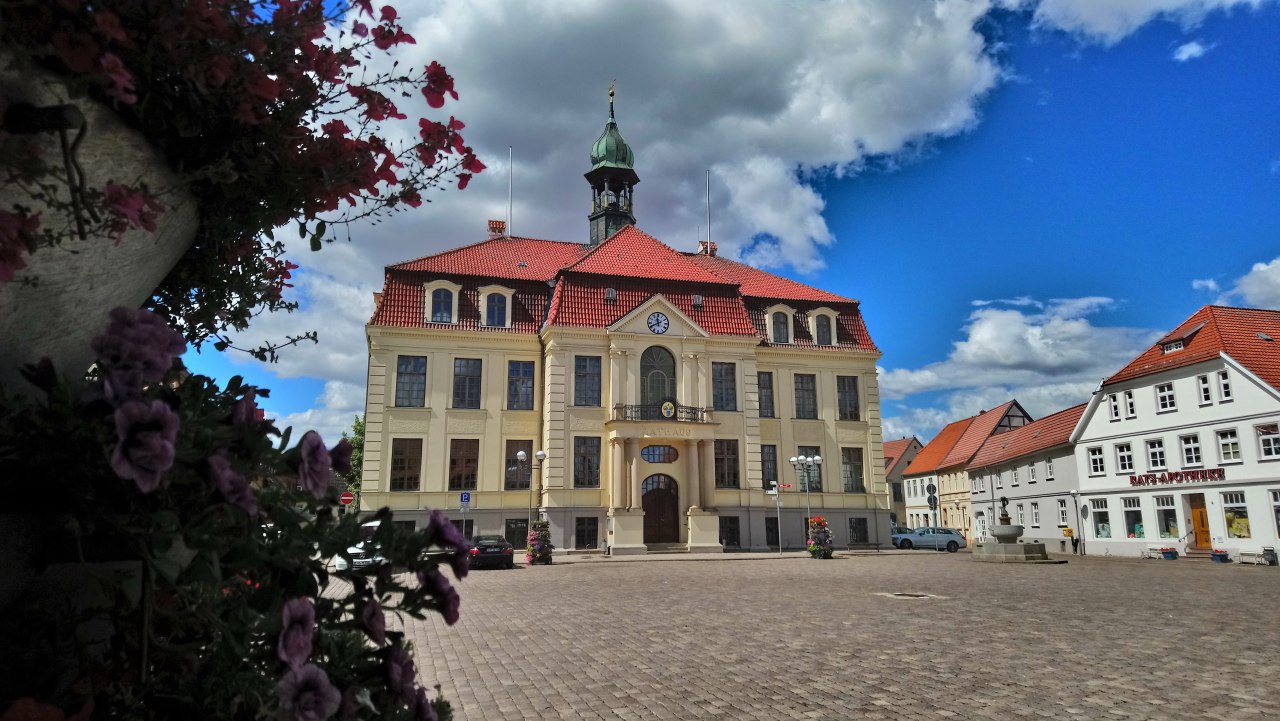 Widok na ratusz z kawiarni, &copy; Jana Koch