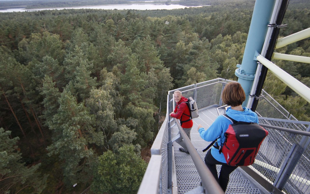 wanderpaerchen-auf-dem-kaeflingsbergturm, © TMVoutdoor-visions.com