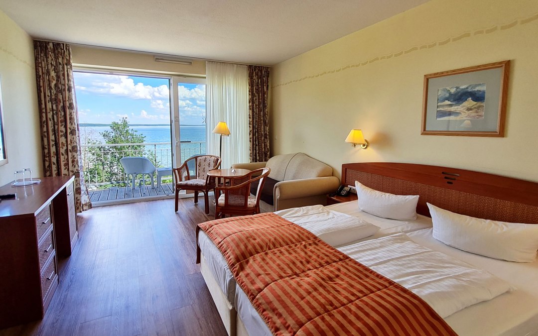 Double room with lake view in the Orangery, © Seehotel Schloss Klink