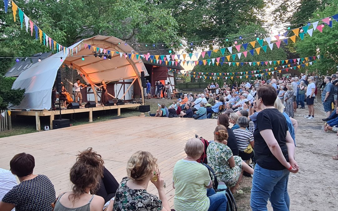 Windros Festival - Trad, folk en wereldmuziek in het idyllische museumdorp Mueß, © Fred-Ingo Pahl