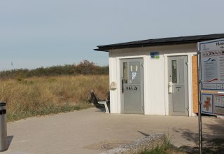 Accessible beach access 18 incl. toilet facilities in Warnem&uuml;nde // &copy; TZRW