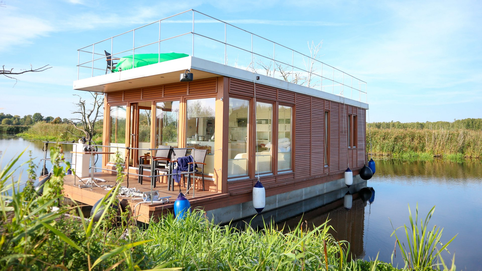 Reizen met een bungalowboot op de Peene bij de waterwandelrustplaats Trittelwitz, © TMV/Witzel